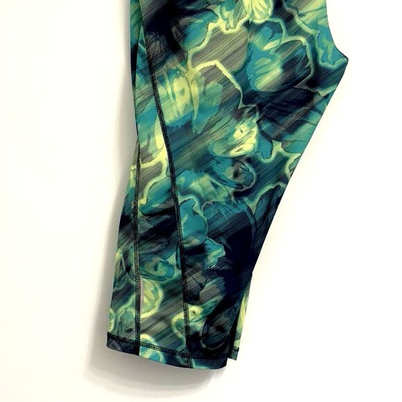 Tek Gear Women's 2X (39x20) DRYTEK Printed High-Waisted Capri Leggings Pockets - Picture 10 of 15